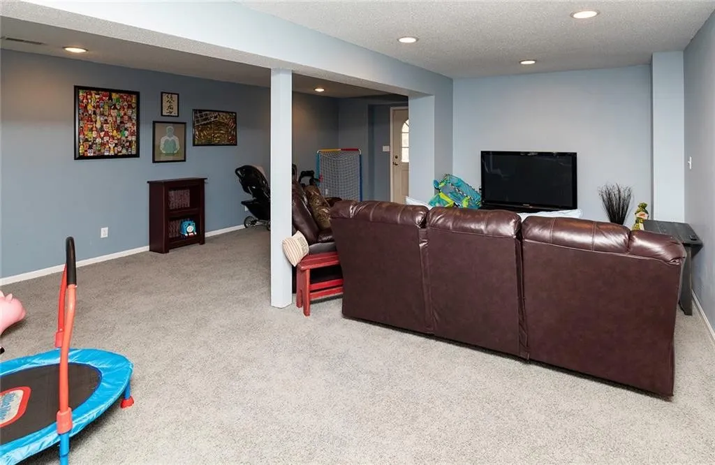 10908 NW 107th Street, Granger, Iowa - Family Room 2